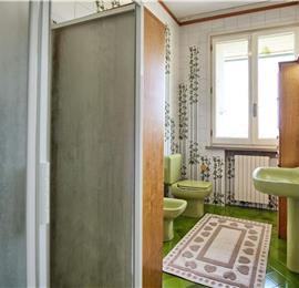 3 bedroom villa with pool and tennis court near Florence, sleeps 6